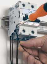 Contact auxiliaire inverseur ( CA ) DX³ - 6A 240V~ - 0,5 module – Image 6