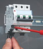 Contact auxiliaire inverseur ( CA ) DX³ - 6A 240V~ - 0,5 module – Image 2
